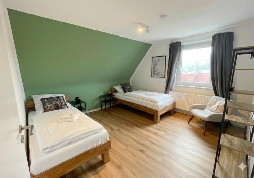 Łóżko, grosse Unterkunft für Firmen, Gruppen, Familien, Nahe Ulm, 3 Schlafzimmer (Großes Apartment,Ferienwohnung Mut 90 qm2, großer Aufenthaltsbereich fur Firmen, Gruppen, Familien, ) in Eselsberg