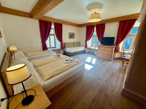 room detail thumbnail 1