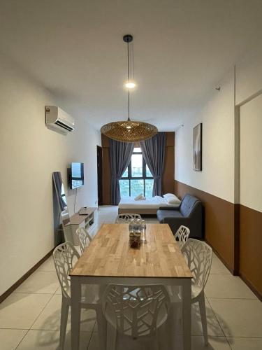 Urban Retreat @ K Avenue • Pool • Paid Parking in Putatan