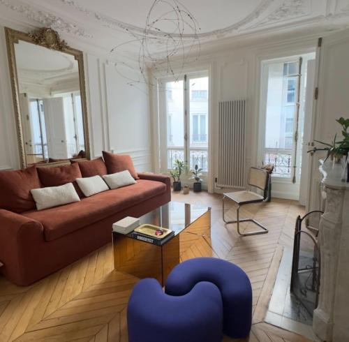 Spacious Quiet and Elegant Apartment in Paris - image 2