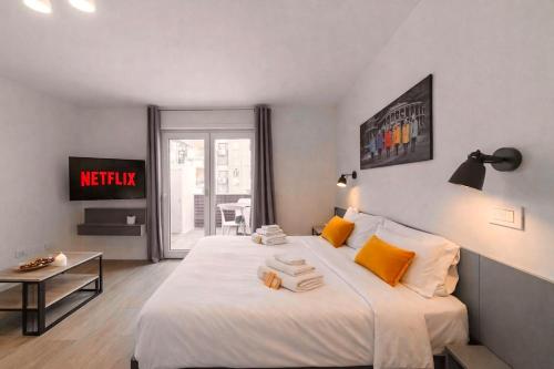 Little Apartment - Elegant & Quiet Apt with Balcony near Bari Center