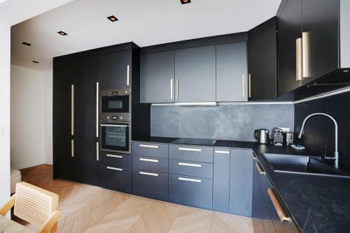 Charming Apt with AC  balcony - image 14