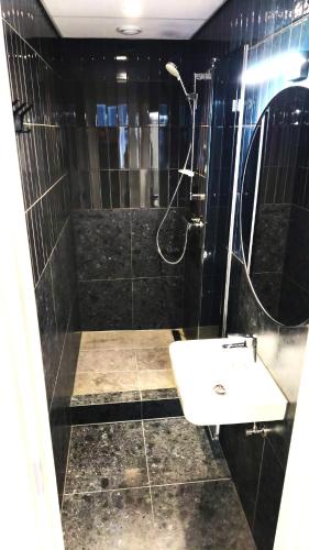 Room near City Center Harbour, Tallin (foto 7)