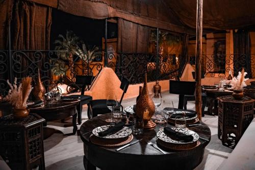 餐廳, 阿特拉斯奧斯卡酒店 (Oscar Hotel by Atlas Studios) in 瓦爾紮紮特郊區
