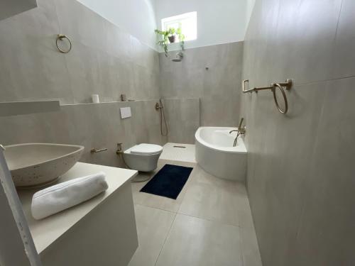 Renovated historic fishers house - image 7