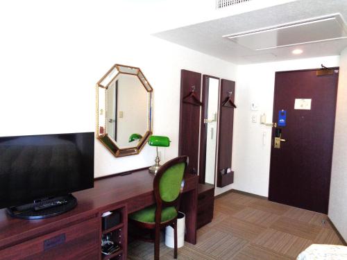 room detail thumbnail 1