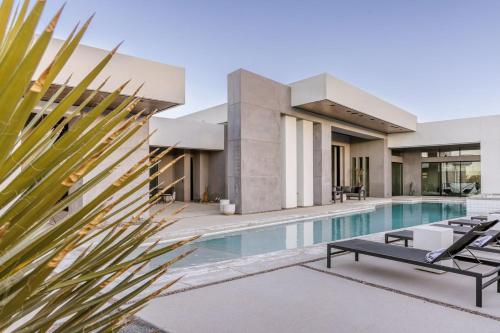Vanguard by Fieldtrip 5 Bd Private Luxury with Infinity Pool Game Room, Yucca Valley