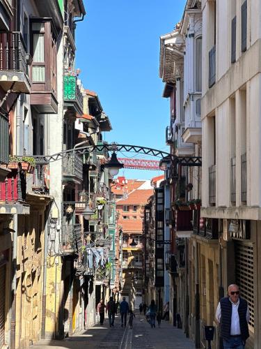 Apartment facing the Bizkaia Bridge, Bilbao in 波圖加勒特