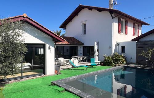 Villa des Loriots - Heated pool & walk to beaches - Anglet near Biarritz - Family friendly