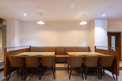 Restoran, V-Stay in Madanapalle