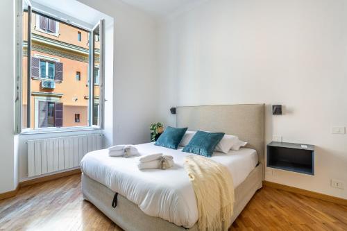 iFlat Classic roman palazzo Fons Trevi A15