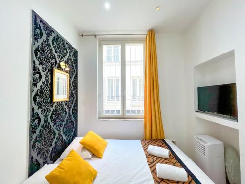 UrbanFlat 32 - Appartement de 2 étages en plein centre de Paris - image 10