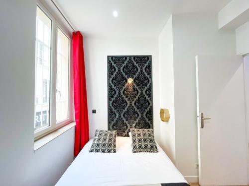 UrbanFlat 32 - Appartement de 2 étages en plein centre de Paris - image 8