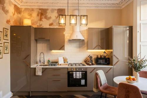 2BR with Free Parking Nr Edinburgh & Dalhousie Castle in Арністон