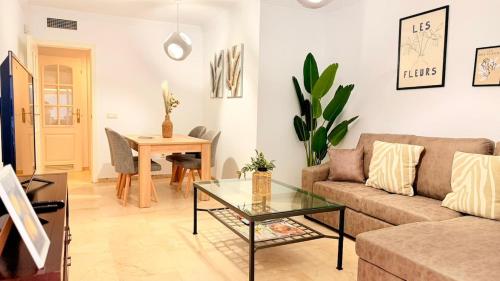Room City Estepona M Mendez 2BR parking beach