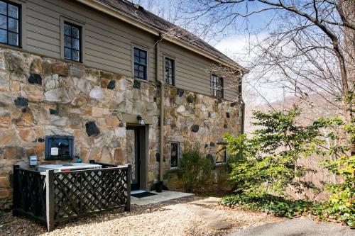 The Forest Door - Studio Suite in Stone Cottage in Traiona (NC)