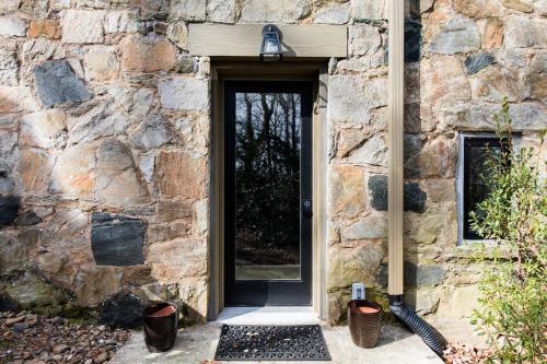 The Forest Door - Studio Suite in Stone Cottage in Traiona (NC)