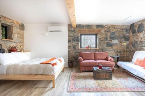 The Forest Door - Studio Suite in Stone Cottage in Traiona (NC)