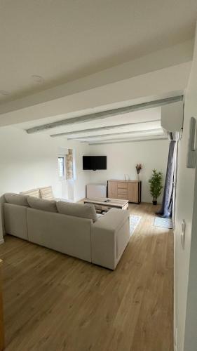 Petite maison renovee in Larche