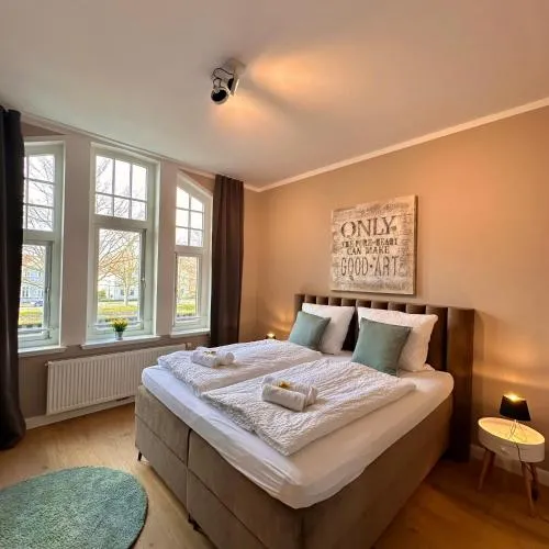 Uferresidenz - Stilvoller Altbau-Charme mit Balkon, Wasserblick und Platz für die ganze Familie in Oldenburg, Deutschland