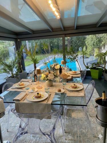 Villa, swimming pool, 5 bedrooms, Versailles in Vaucresson