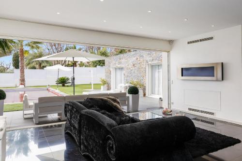 Villa Californienne d’Exception avec Piscine Rouge a Antibes in Maure