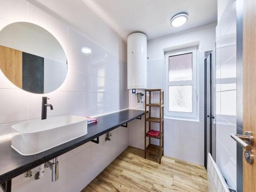 Fürdőszoba, Holiday Home Green Valley Park Stárkov 20 by Interhome (Holiday Home Green Valley Park Starkov 20 by Interhome) in Stárkov