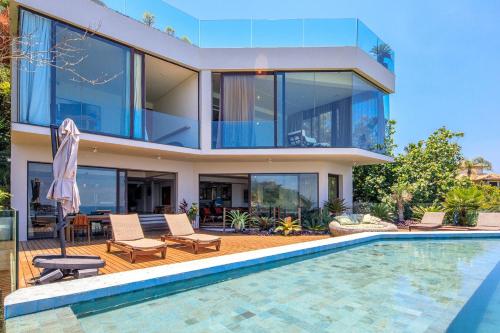 Exterior view, Rio017 - Beautiful villa with an ocean view in Joa in Joatinga
