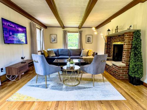 Elegant 4BR Princeton Escape • Game Rm • Big Yard in 普林斯頓市中心