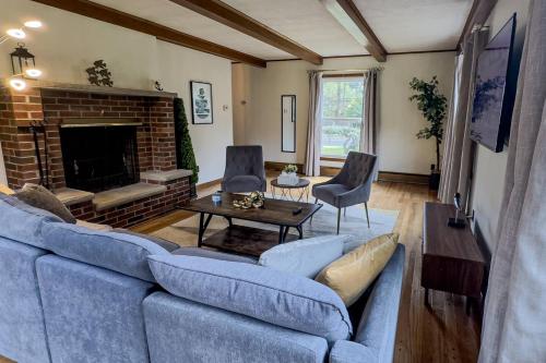 Elegant 4BR Princeton Escape • Game Rm • Big Yard in 普林斯頓市中心