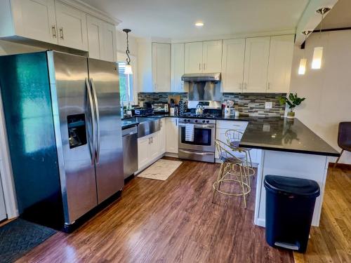 Elegant 4BR Princeton Escape • Game Rm • Big Yard in 普林斯頓市中心
