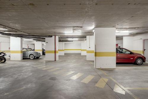 Olaias Modern with Garage by Homing - image 9