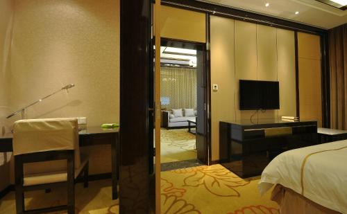 Jin-Tai Holiday Hotel Jin-Tai Holiday Hotel is a popular choice amongst travelers in Leshan, whether exploring or just passing through. The property offers a high standard of service and amenities to suit the individual ne