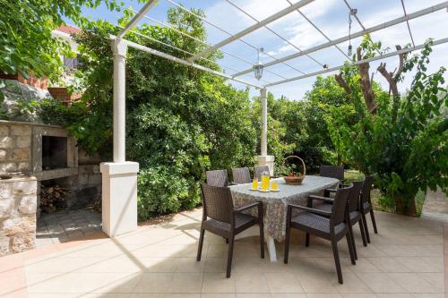 設施, Villa Florence - Mediterranean GardenPool in 扎頓