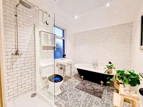 Upscale Family Home Beautiful Setting in Halewood