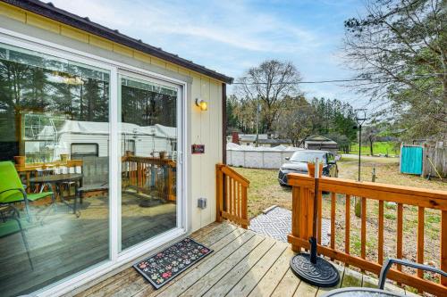 Gateway to Golf Capital! Carthage Escape w/ Pool in Karteidža (NC)