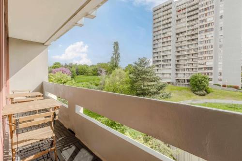 Bright studio near Metro Line 3 and shops in Bagnolet