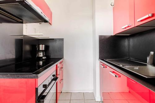 Bright studio near Metro Line 3 and shops in Bagnolet