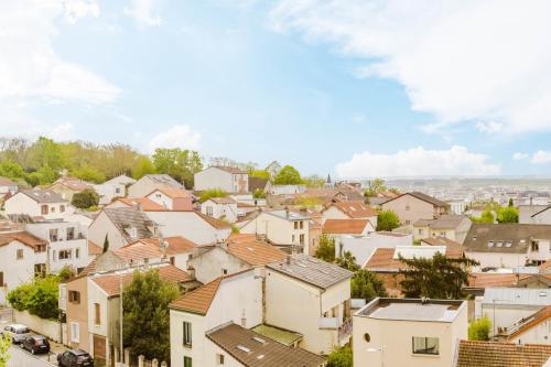 Bright studio near Metro Line 3 and shops in Bagnolet