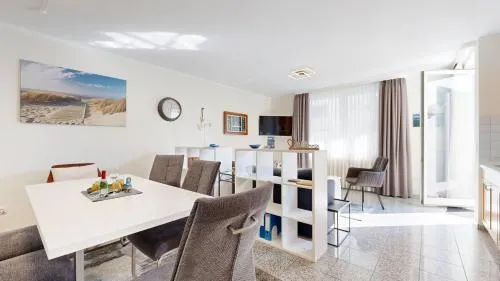 strandnahe FeWo mit Schwimmbad im Haus, a cappella 03, Binz in Binz, Deutschland