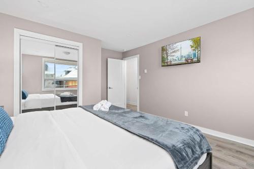 Casa Hotels College Modern Suite Near Little Italy Walk to Transit - image 3