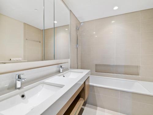 Majestic Elegance 2BR In Harbor Gate - Creek - image 9