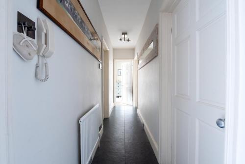 VESTO 2-Bedroom in Fulham - image 14