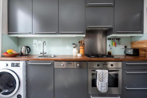VESTO 2-Bedroom in Fulham - image 13