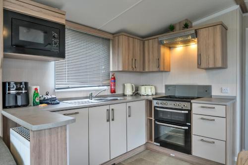 Kitchen, Finest Retreats - Pine Forest Lodge in White Cross
