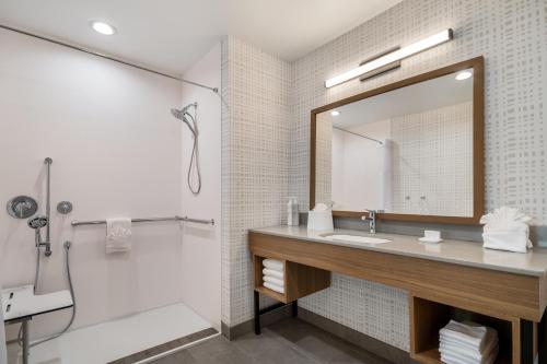 Hampton Inn & Suites by Hilton Irving DFW Airport North – Irving, TX