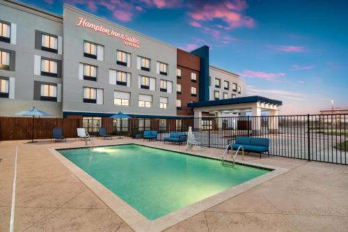 Swimming pool, Hampton Inn & Suites by Hilton Irving DFW Airport North in Dallas (TX)