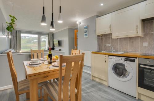 Facilities, 2 Bed in Mawgan Porth oc-p00905 in Mawgan Porth