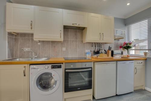 Facilities, 2 Bed in Mawgan Porth oc-p00905 in Mawgan Porth