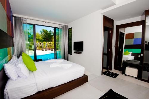 room detail thumbnail 1